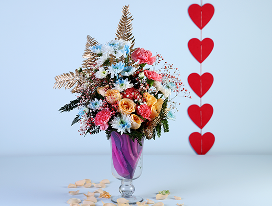 Cheer up someone’s birthday or anniversary with our fresh flowers!